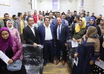 مجمع عمال مصرو ملتقي توظيفي بالتعاون مع حزب مصر الحديثة!