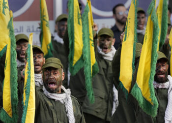 حزب الله ينفذ هجوما صاروخيا لمواقع إسرائيلية بينها “كريات شمونة”