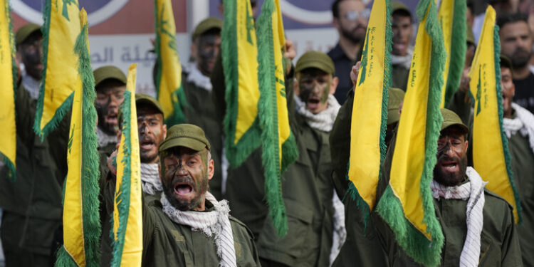 حزب الله ينفذ هجوما صاروخيا لمواقع إسرائيلية بينها “كريات شمونة”