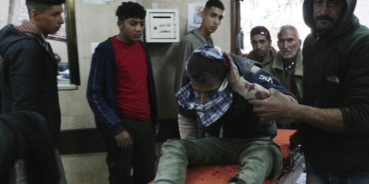 قصف إسرائيلي  كثيف استهدف وسط قطاع غزة!!