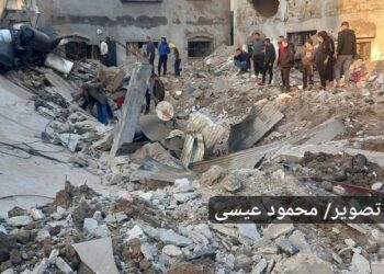 بالصور اسرائيل تدمرمنزل على رؤس ساكنيه!!