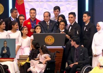 “أول مرة اشوفك بتضحك”..مزحة السيسى لمحافظ البنك المركزي،!