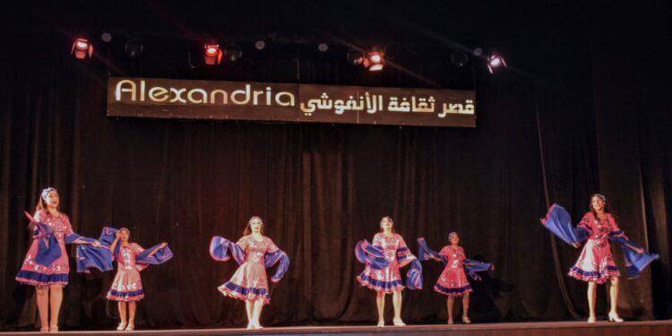 فرقة الانفوشي للفنون الشعبية على مسرح القصر