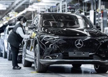 بسبب خلل فني، مرسيدس تستدعي 250 ألف سيارة حول العالم