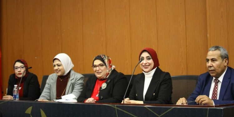 ملتقي سيدات الثغر يواصل حمل مشعل التنوير