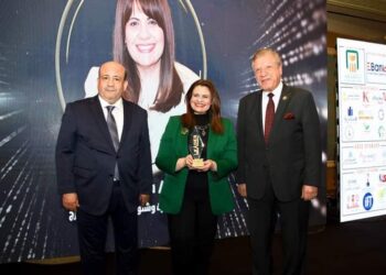 تكريم السفيرة “سها جندي “وزيرة الهجرة بقادة ٢٠٢٣ عام الأزمات !