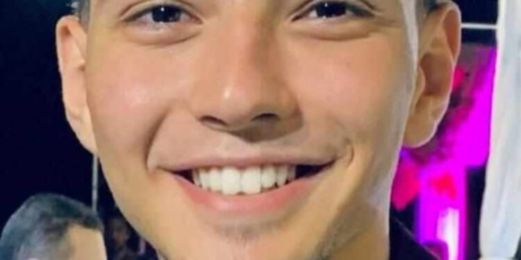 “صناعة التملق….”