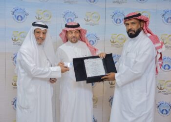 الكاتب والاعلامي سـعود الثـبيتي يكرم أكاديميين الثقافة والاقتصاد ورؤساء الصحف!