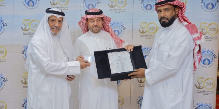 الكاتب والاعلامي سـعود الثـبيتي يكرم أكاديميين الثقافة والاقتصاد ورؤساء الصحف!