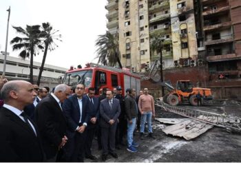 رئيس الوزراء يتفقد موقع حريق العمرانية ويؤكد سنتحمل تكلفة إعادة الوضع !