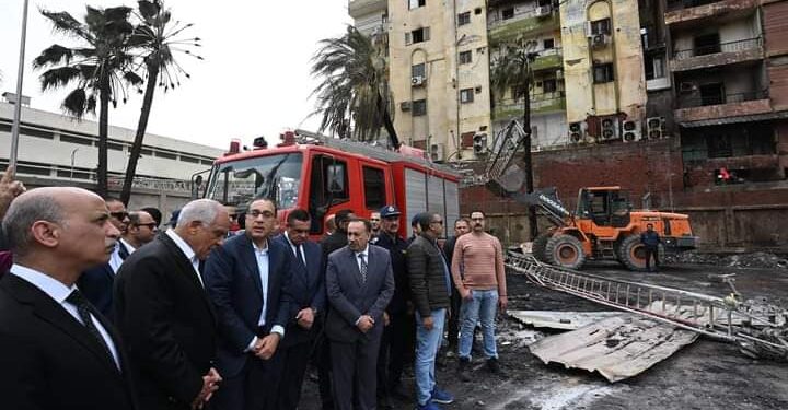رئيس الوزراء يتفقد موقع حريق العمرانية ويؤكد سنتحمل تكلفة إعادة الوضع !