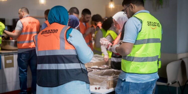 أمازون مصر تتعاون مع بنك الطعام المصري ومؤسسة شارك البسمة لتوزيع وجبات إفطار!