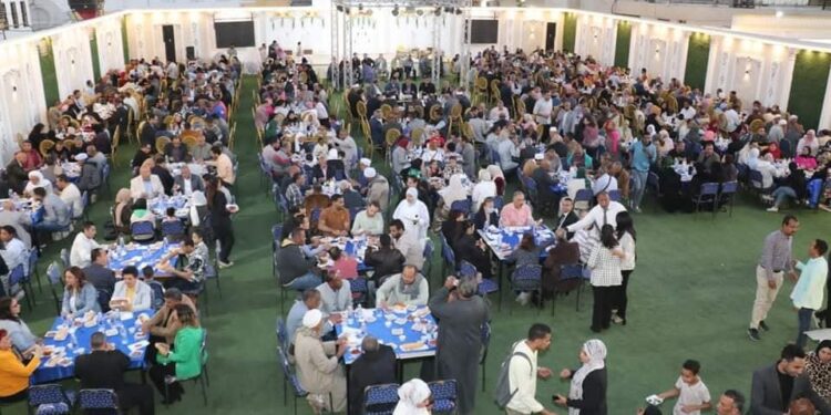 أطياف المجتمع القنائى على مائدة انا مصري