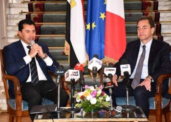 مؤتمر صحفي لوزير الشباب والرياضة والسفير الفرنسي!