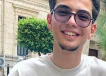 “عند قدميها الجنة”