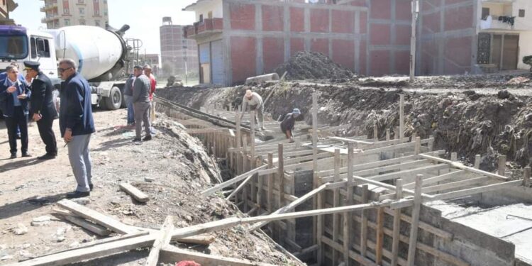 رحمي يتابع الموقف التنفيذي لمركز خدمات مصر وطريق المعامل ومحور ام القرى