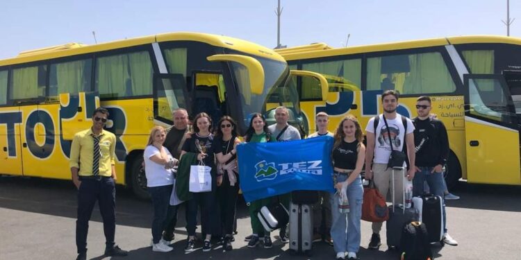 بالصور تيز تور تضىء سماء مطار الغردقة