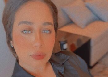 الكينج محمد منير يُشيد بالميكب ارت “اسراء البنا”