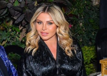 رزان مغربي تلفت الإنتباه بالإسود