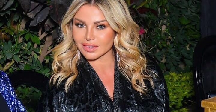 رزان مغربي تلفت الإنتباه بالإسود