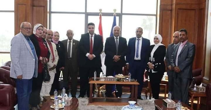 محافظ السويس يستقبل حزب الجبل الديمقراطى أمانة السويس لتقديم التهنئة لسيادتة