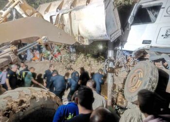 أقتحام تريلا مقهى  في أسوان ومصرع وإصابة عدد من المواطنين