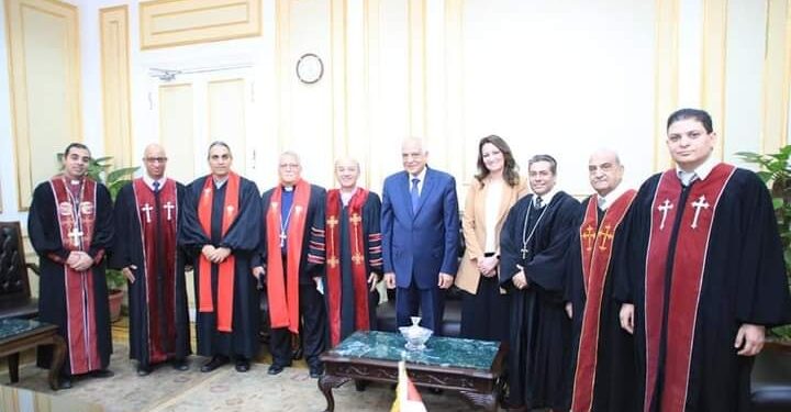 محافظ الجيزة يستقبل وفدا كنسيا لتقديم التهنئة بعيد الفطر المبارك