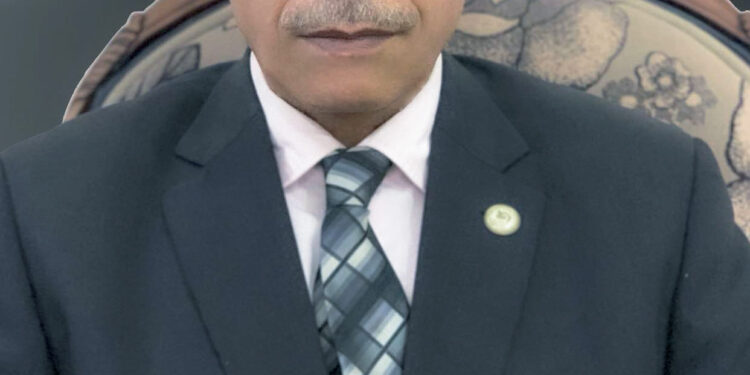 أهل العلم يحسنون الظن ..والناس لايقيمون لهم وزنا!