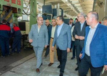 وزير الدولة للإنتاج الحربي في زيارة مفاجئة لشركة “أبو زعبل للصناعات المتخصصة”