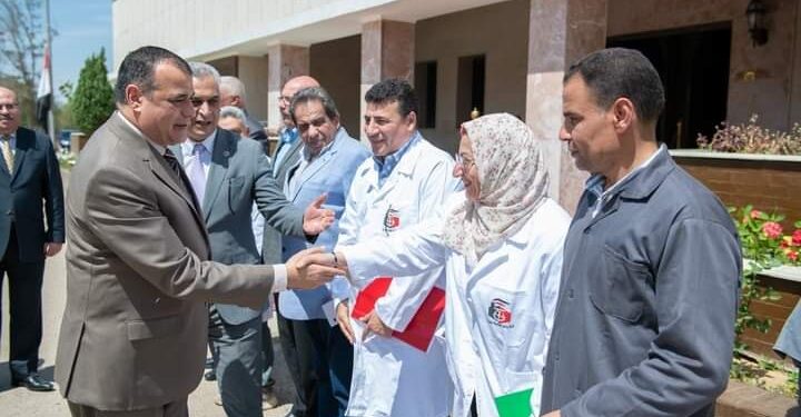 وزير الدولة للإنتاج الحربي يتفقد “أبو زعبل للكيماويات المتخصصة” و”هليوبوليس للصناعات الكيماوية”