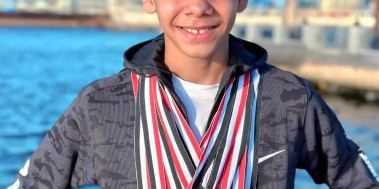 ياسين الزغبى يرفع اسم مصر عالميا ويحقق فضية السباحه