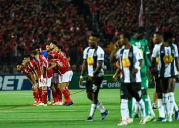 الاهلي يقدم اداء مثالي أمام مازيمبي ف شوط المباراه الأول