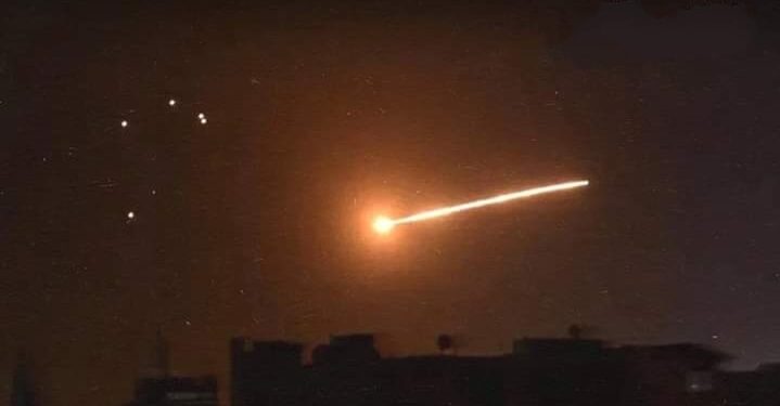 عشرات الطائرات المسيرة تهاجم إسرائيل ، وإغلاق المجال الجوى بالاردن والعراق