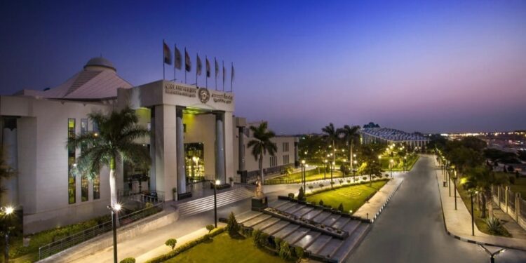 ملتقى التوظيف في جامعة مصر للعلوم والتكنولوچيا يمهد الطريق للمهن المستقبلية