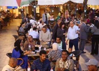 انا مصري يقيم مائدة افطار لاكثر من 300 مواطن  بالاقصر