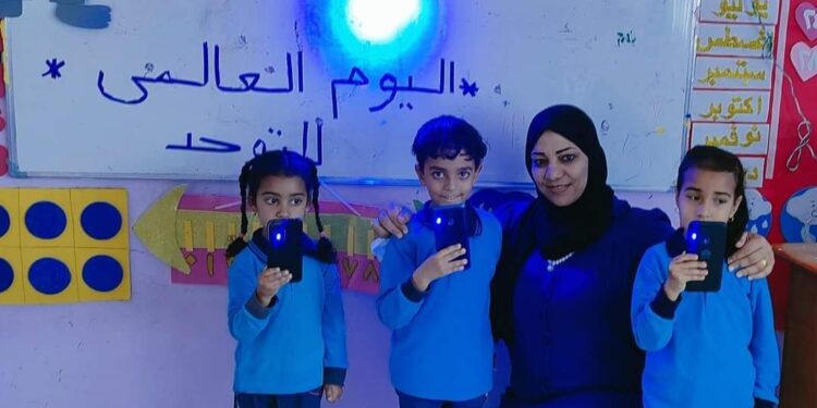 مبادرة ” الإنارة الزرقاء ” لأطفال التوحد بالقصير