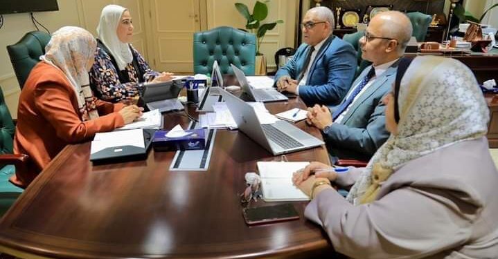 وزيرة التضامن الاجتماعي تجتمع بقيادات قطاع الحماية الاجتماعية بالوزارة