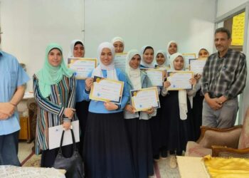  تكريم طلاب وطالبات مدرسة السلام الثانوية بنات والجزيرة في مسابقة نجم الأسبوع