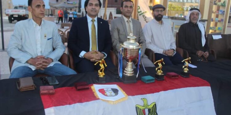 رئيس الإتحاد المصري للميني فوتبول أحمد سمير يتوج فريق الشيخ زويد