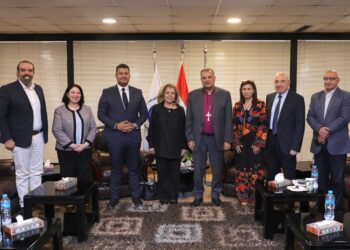 رئيس الطائفة الإنجيلية يستقبل مشيرة خطاب وطارق رضوان للتهنئة بعيد القيامة  