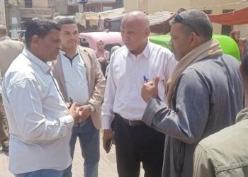 فى حملة برئاسة “محمود مدينه” ازالة اشغالات الباعة الجائلين بمزلقان المدينة