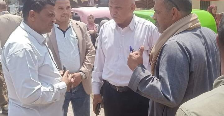 فى حملة برئاسة “محمود مدينه” ازالة اشغالات الباعة الجائلين بمزلقان المدينة