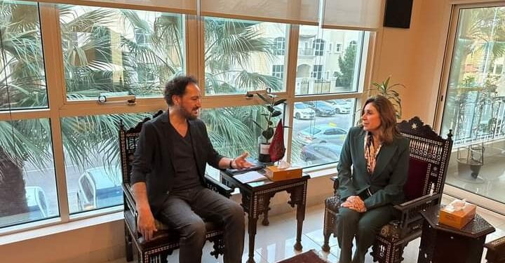 وزيرة الثقافة في زيارة لبيت العود العربي في أبو ظبي لتعزيز التعاون