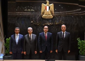 رئيس الوزراء يشهد مراسم توقيع محضري استلام الأرض لتنفيذ مشروعين لإنتاج الكهرباء من طاقة الرياح بغرب سوهاج 