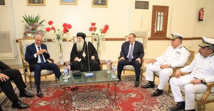 محافظ الجيزة يزور مطرانية شمال الجيزة لتقديم التهنئة بمناسبة عيد القيامة