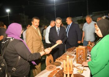 رحمي يكرم مركز شباب محمد صلاح لحصوله كأس دوري مراكز الشباب