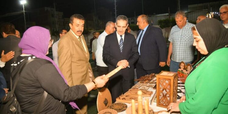 رحمي يكرم مركز شباب محمد صلاح لحصوله كأس دوري مراكز الشباب