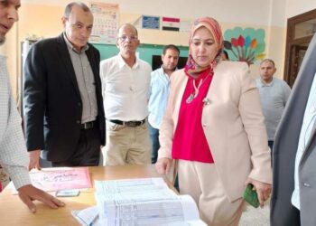 وكيل مديريه التربية والتعليم بالجيزة سميه الخطيب تتابع لجان امتحانات، النقل