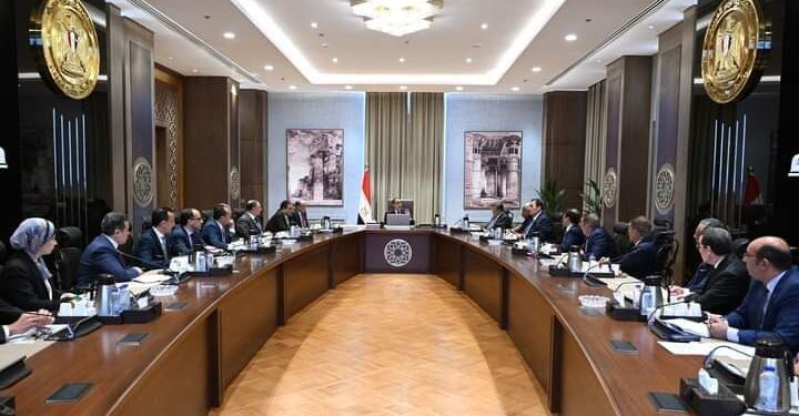 رئيس الوزراء يبحث مع مُستثمرين سياحيين صياغة رؤية وطنية لدفع حركة السياحة