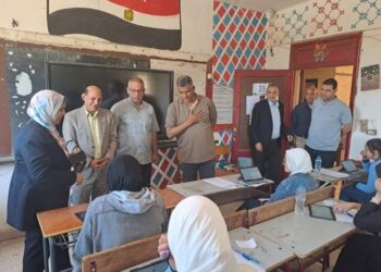 وكيل تعليم الجيزة تواصل متابعتها سير امتحانات آخر العام بالمدارس
